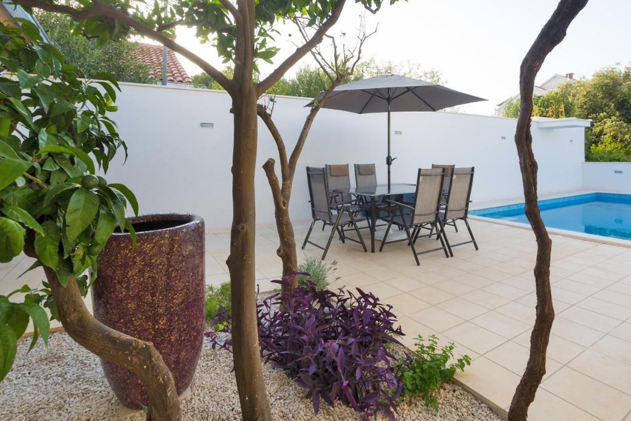 Aras Wind Rose Villa Supetar Exterior photo